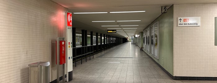 U Kurfürstendamm is one of U-Bahn Berlin.