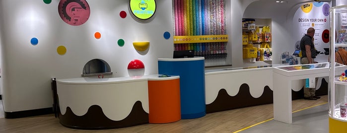 M&M’s Store is one of Mohsen's Saved Places.
