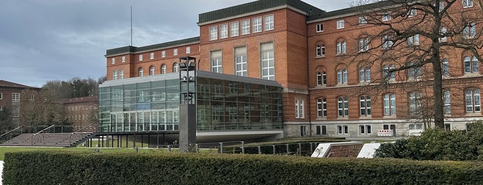 Schleswig-Holsteinischer Landtag is one of Orte, an denen ich WLAN-Zugangsdaten habe.