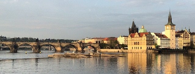Puente de Carlos is one of Praha.