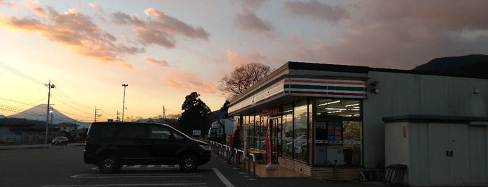 7-Eleven is one of Tempat yang Disukai Minami.