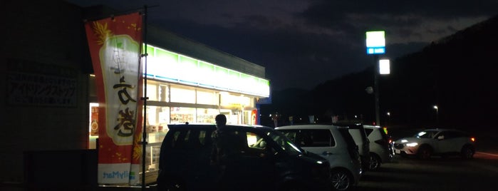 FamilyMart is one of 兵庫県西播地方のコンビニエンスストア.