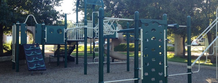 Fern Bluff Park is one of Tempat yang Disukai Rebecca.