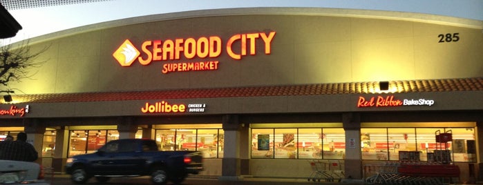 Seafood City Marketplace is one of Lugares favoritos de Maureen.
