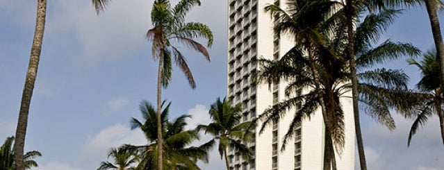 Sofitel Abidjan Hôtel Ivoire is one of สถานที่ที่ Erol ถูกใจ.