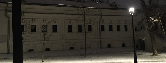 Бывшие палаты дьяка Ратманова is one of Усадьбы и дворцы и доходные дома  Москвы.