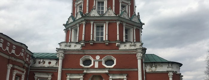 Церковь Иконы Божьей Матери Смоленской is one of Усадьбы Подмосковья.