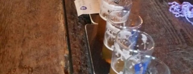 Mazama Brewing is one of Lugares favoritos de Kyle.