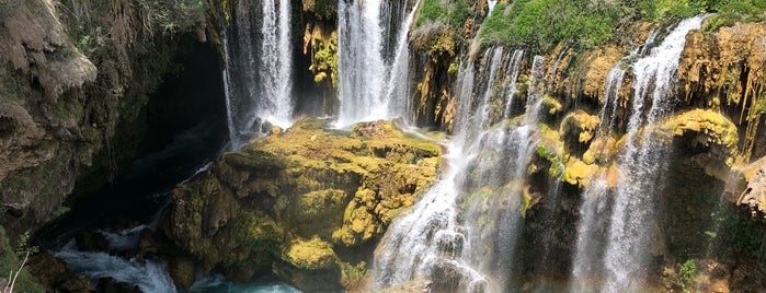 Yerköprü Şelalesi is one of สถานที่ที่ Özden ถูกใจ.