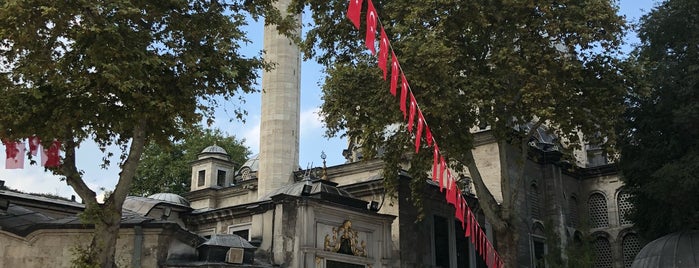 Мечеть Султана Эйюпа is one of Özden : понравившиеся места.