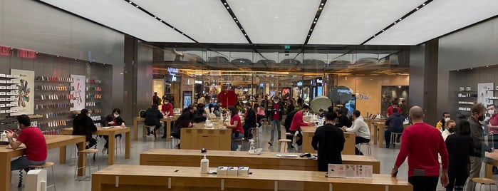 Apple Store is one of Posti che sono piaciuti a Özden.