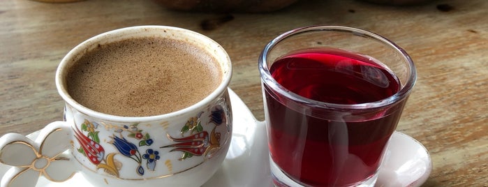 Divane Kahve Evi is one of Locais curtidos por Özden.