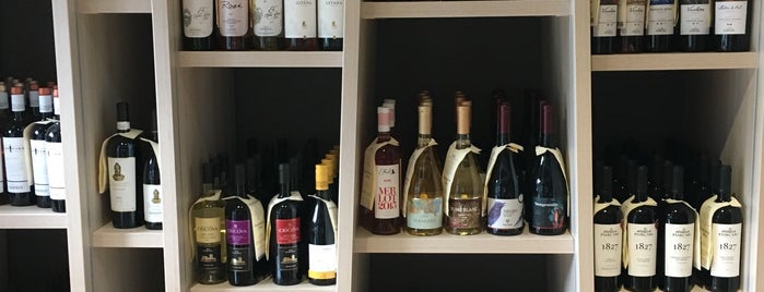 Embargo Wine Bar is one of Alexander : понравившиеся места.