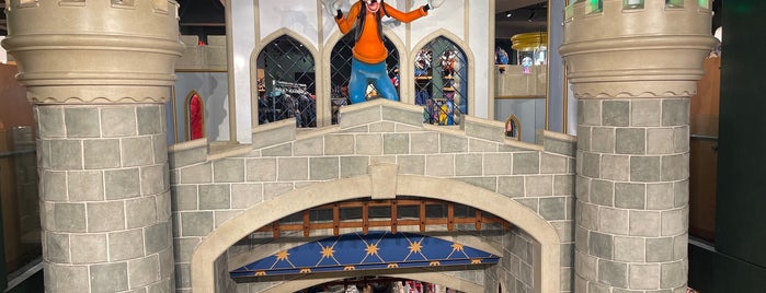 Disney Store is one of Hajar'ın Beğendiği Mekanlar.