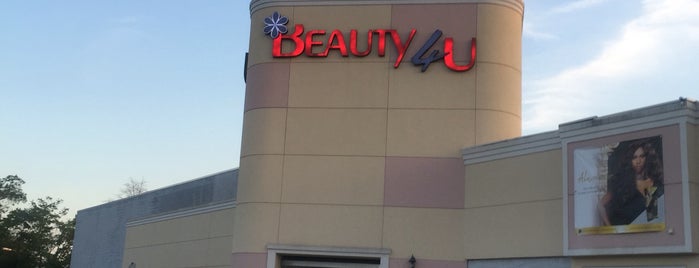Beauty 4U is one of สถานที่ที่ Chickie ถูกใจ.
