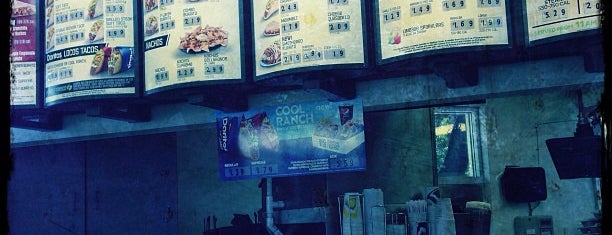 Taco Bell is one of Paulさんのお気に入りスポット.