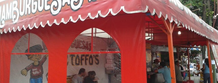 Hamburguesas mac toffo's is one of Lugares guardados de Luis.