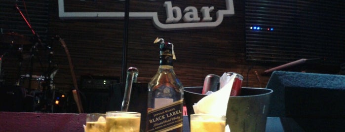 Wood's Bar is one of BALADINHAS.