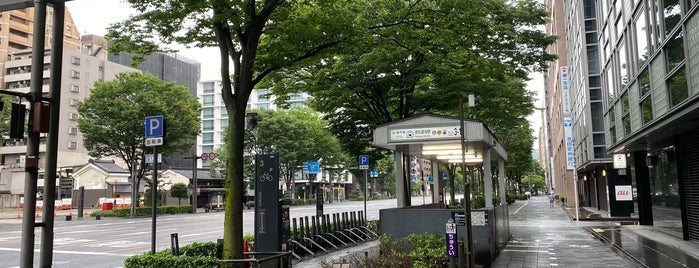 Karasumaoike Intersection is one of Locais curtidos por Yuka.