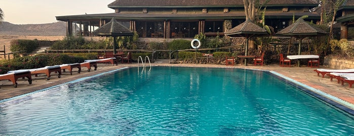 Lake Nakuru Lodge is one of Dormir Kenya.