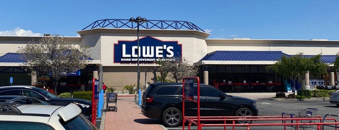 Lowe's is one of Orte, die Anita gefallen.