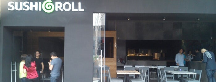 Sushi Roll is one of สถานที่ที่ Sua ถูกใจ.