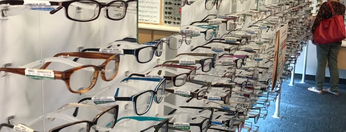 America's Best Contacts & Eyeglasses is one of Kimmie's Saved Places.