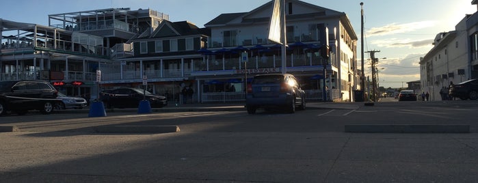 Boardwalk Cafe & Pub is one of Hampton To-Do's.