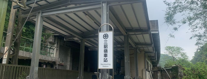 TRA Sandiaoling Station is one of 新北.