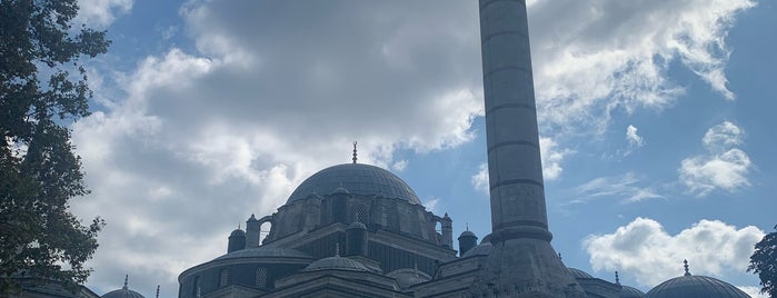 Sarı Beyazıt Camii is one of İbadethane.