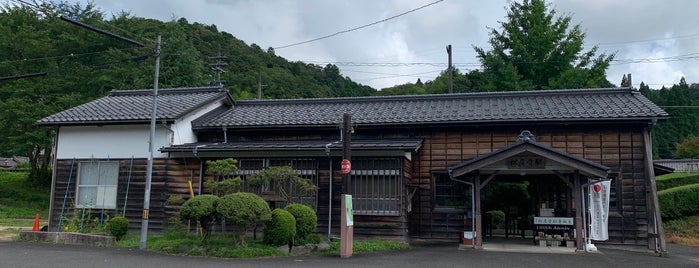 Matsunoodera Station is one of 都道府県境駅(JR).