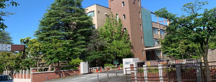 University of Yamanashi is one of 国立大学 (National university).