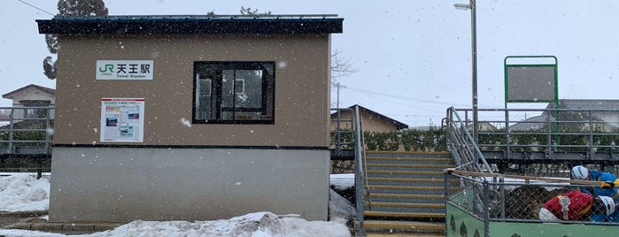 Tennō Station is one of JR 키타토호쿠지방역 (JR 北東北地方の駅).