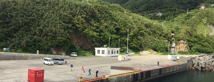 三島村営フェリー 大里港ターミナル is one of フェリーターミナル Ferry Terminals in Western Japan.