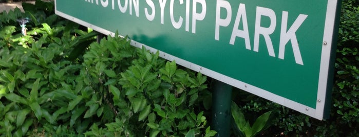 Washington Sycip Park is one of Orte, die Cherr gefallen.