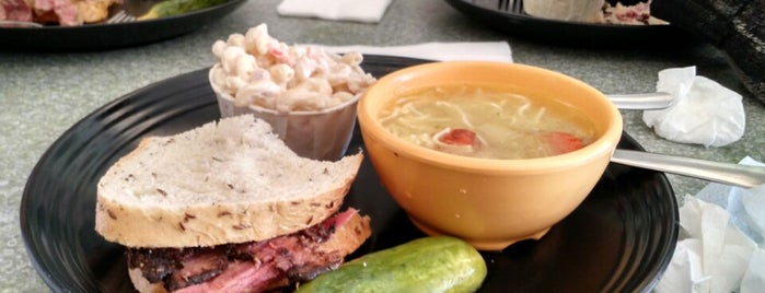 Fifth Street Deli is one of Lugares favoritos de Ben.