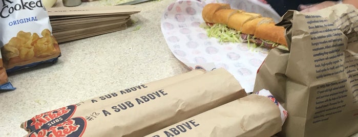 Jersey Mike's Subs is one of สถานที่ที่ Lizzie ถูกใจ.