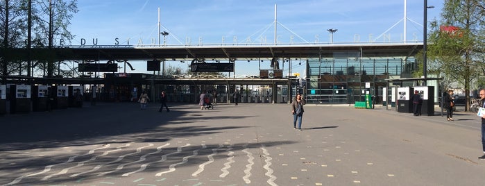 RER Stade de France Saint-Denis [D] is one of Paris Metro.