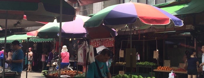 虎林街黃昏市場 is one of Trekkin' in Taipei.