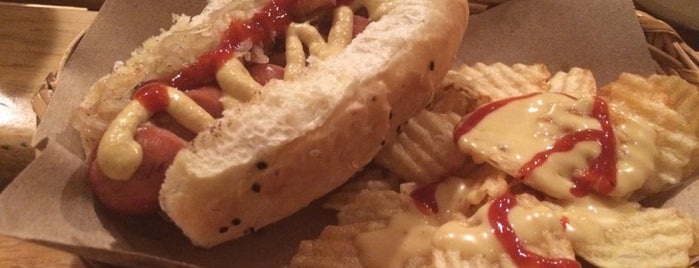 Furter Hot Dogs Gourmet is one of Restaurantes.
