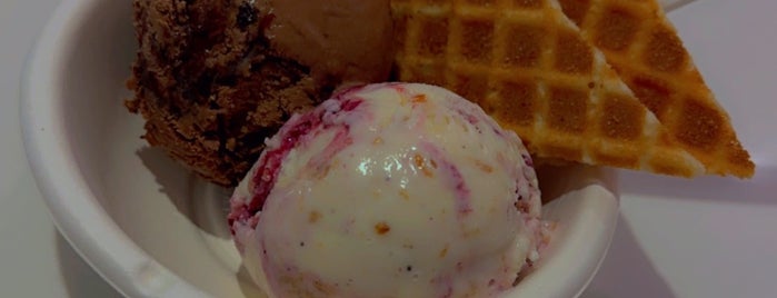 Jeni's Splendid Ice Creams is one of Locais curtidos por Sheena.