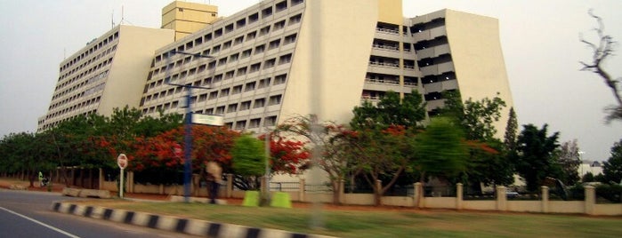 Sheraton Abuja Hotel is one of Praveen'in Beğendiği Mekanlar.