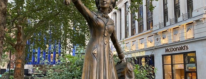 Mary Poppins Statue is one of Locais curtidos por Olga.