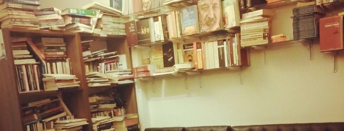 Şahmaran Cafe & Kitap is one of Posti che sono piaciuti a Elif Özge.