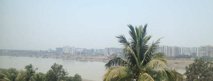 Tapi Riverfront Walkway is one of Surat Tourist Circuit.