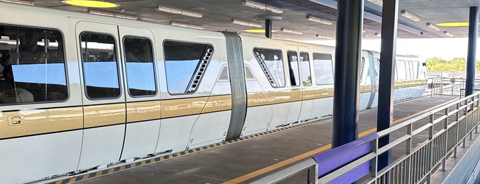 Monorail Gold is one of Viagens.