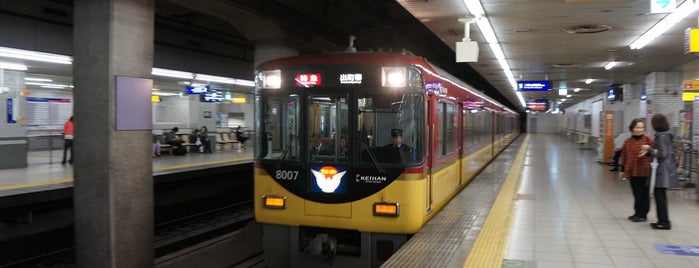 Shichijo Station (KH37) is one of 京阪.