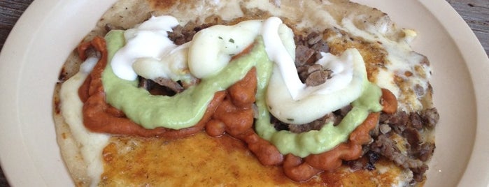 Tacos Los Bigotes is one of สถานที่ที่บันทึกไว้ของ Aline.
