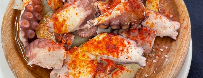 Salón Covadonga is one of Comer en df.