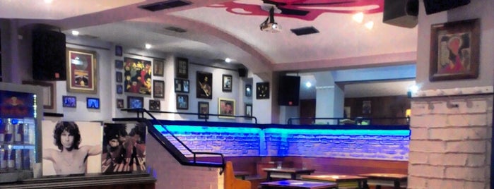 Café-Rock GRAFIT is one of Tempat yang Disukai Aran.